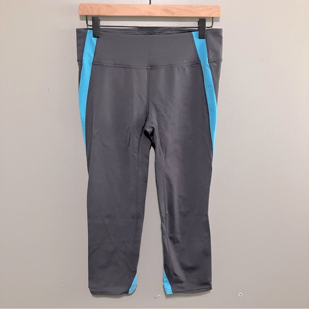 GapFit gFast side-stripe legging capris Women Size Medium Grey with Blue Stripe